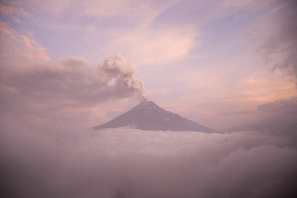 The Tungurahua volcano spews smoke as pictured from the city of Huambalo, Ecuador, February 3, 2014. An orange alert was issued in response to the volcanic activity. REUTERS/Cris Toala Olivares (ECUADOR - Tags: ENVIRONMENT DISASTER)